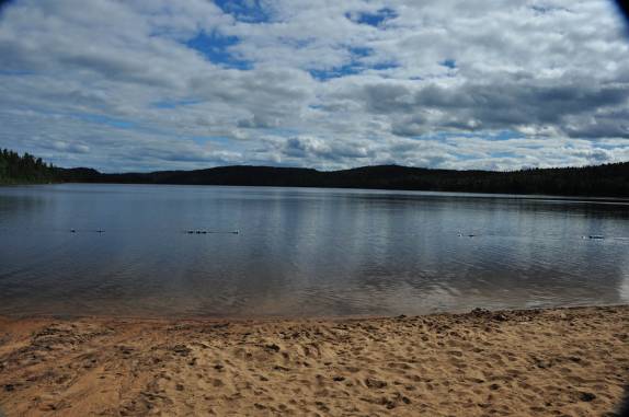 Praia em um dos lagos do Parc National de La Mauricie, província de Quebec, no Canadá